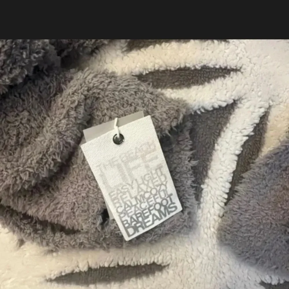 Nwt  barefoot Dreams Cozy Chic Scarf In Grey
